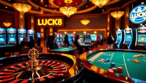 Cảnh casino LUCK8 với bánh xe roulette sang trọng và các chip màu rực rỡ tạo sự phấn khích.